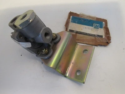 Válvula de liberación rápida de freno de aire OEM 1990-2002 Chevy GMC C6500 C7500 GM 15609136 Foto 1 de 4