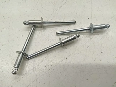 Remache Cantidad 4 - 2000 POLARIS NOS Foto 1 de 4