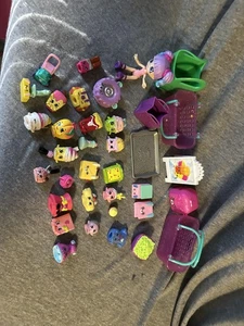 Shopkins Shoppies Puppe Konvolut 40+ Figuren Zubehör & Körbe Elch Spielzeug - Bild 1 von 8