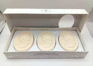 Saponificio Artigianale Fiorentino Floral Bouquet Italian Soap Gift Set 3 Bars - Picture 1 of 5