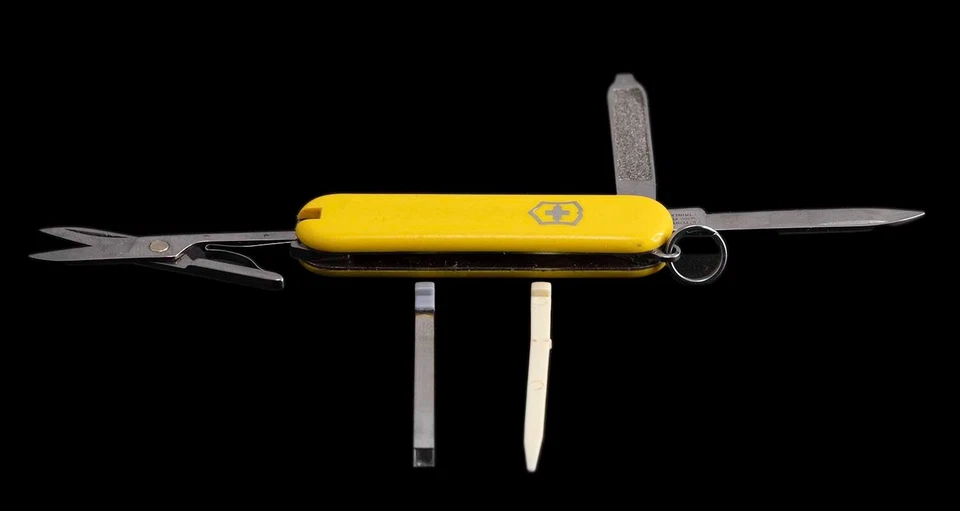 Navaja suiza Victorinox 58 mm clásica SD navaja de bolsillo amarilla Foto 1 de 2