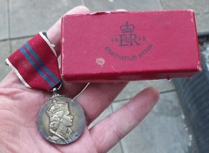 AN OFFICIAL FULL SIZE 1953 ELIZABETH 11 CORONATION MEDAL, ORIGINAL BOX. - Picture 1 of 7
