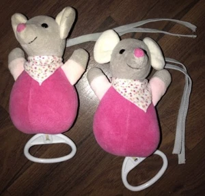 2Stück- Cat Spieluhr Teddybär Plüschtier Kuscheltier Maus Grau Pink Weiß Halstuc - Picture 1 of 5