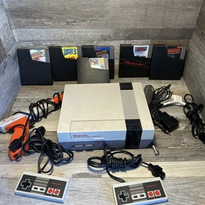 Original Nintendo NES Konsole NES-001 von 1985 ungetestet wie besehen mit Spielen & Controller - Bild 1 von 18