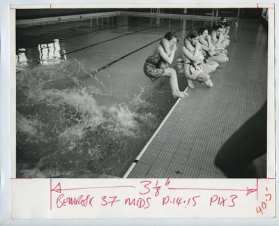 Midland Airline Ditching Drill Cabin Crew 1969 Press Photo #2 - Image 1 of 2