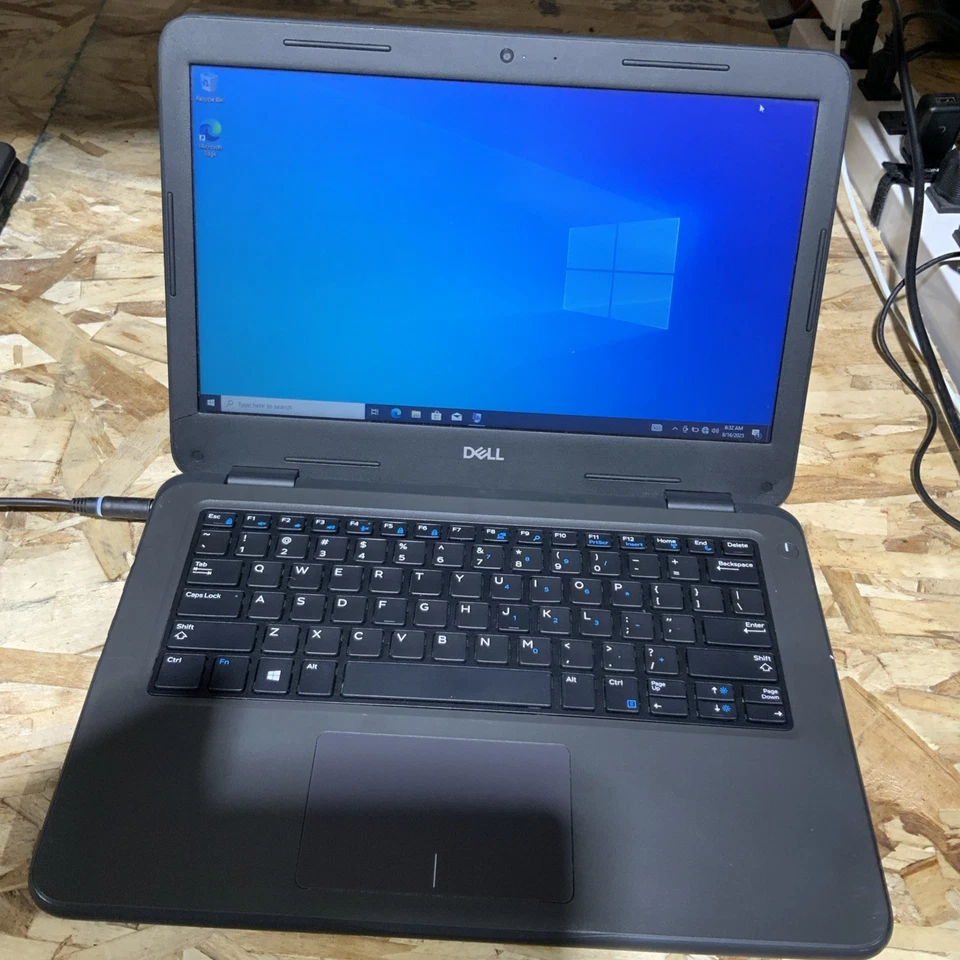DELL LATITUDE 3300 13" I3-7020U 128GB SSD 4GB Windows 10 A051 - Image 1 of 4