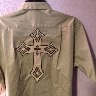 Fiber Lotus Men Shirt With Pockets 65% Polyester/ 35% Cotton Size Medium - Image 1 of 4