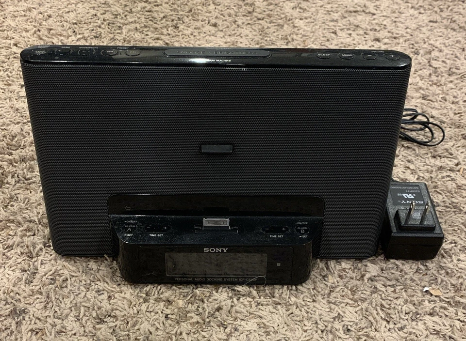 Sistema de radio de acoplamiento de audio personal original Sony (ICF-CS15iP) para iPod/iPhone Foto 1 de 4