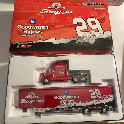 Новый тракторный прицеп Kevin Harvick No29 Snap-On/GM Goodwrench 1:64 103835 - Изображение 1 из 4