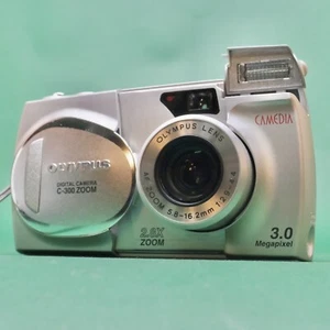 Olympus C-300 Zoom Retro Digital Camera 3.0MP Silver Mint Condition 16mb SM Card - Picture 1 of 9