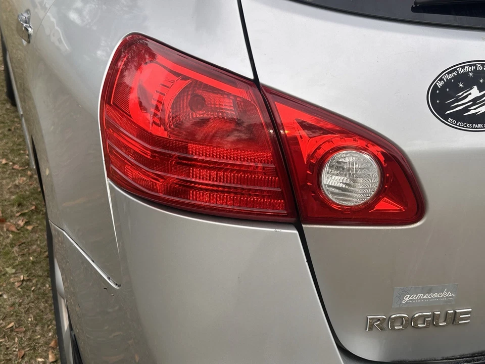 Luz trasera Nissan Rogue 2011 Foto 1 de 1