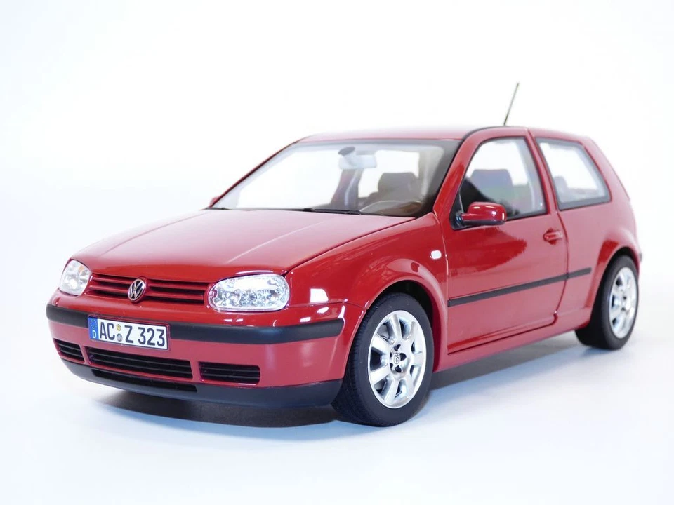 VOLKSWAGEN GOLF IV 3 puertos rojo 1/18 2002 Foto 1 de 1
