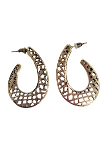 Pendientes colgantes grandes de celosía ligera de 2" de largo en tono dorado - Imagen 1 de 2