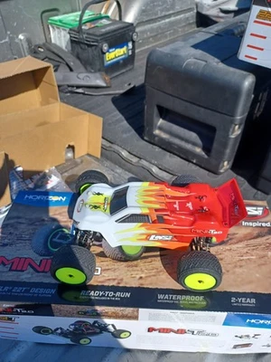 Losi 1/18 Mini-T 2.0 2WD Brushed Stadium Truck Red/White - Extra Parts - Image 1 of 4