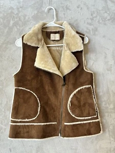 ZARA GIRLS WOMEN'S Suede Zip Up Faux Fur Vest Size 13/14 w/ Pockets and Collar - Picture 1 of 7