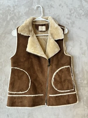 Zara Vest Women’s Size 13/14 Suede Zip Up Faux Fur w/ Pockets and Collar - Image 1 of 4