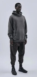 Sudadera con Capucha Enfin Leve Ehitu Teñida en Frío Gris Pequeña Algodón Texturizado Pullover Técnico - Imagen 1 de 17