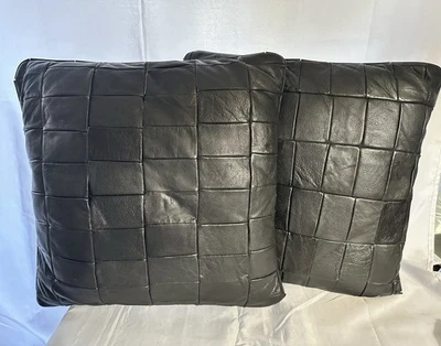 2 件复古 MCM 黑色皮革拼布口音枕头靠垫 17 英寸 — 第 1/4 张图片