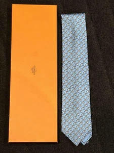 Cravatta Hermes modello cavallo azzurro chiaro - in scatola arancione - Foto 1 di 6