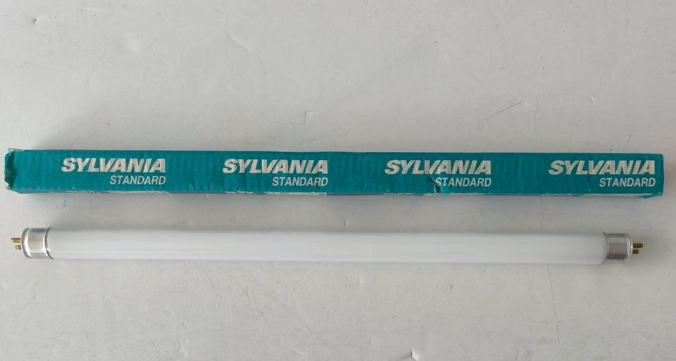 LAMPADA TUBOLARE NEON SYLVANIA STANDARD 8W F8W/TS 288MM.CIRCA; 400LUMEN;CLASSE B - Immagine 1 di 1