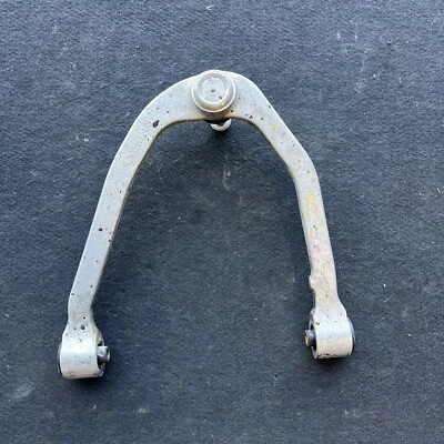 Braço de controle superior dianteiro direito do passageiro Nissan 350Z Coupe 2003-2008 fabricante de equipamento original - Imagem 1 de 2