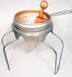 COLINO ROTANTE vintage VIKO in alluminio con pestello in legno --- BREVETTO 1932 - Foto 1 di 7