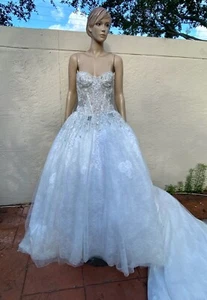 ROBE DE BAL DE MARIAGE ÉTONNANTE INES DI SANTO STRAPLESS AVEC TRAIN TAILLE 4 - Photo 1/12