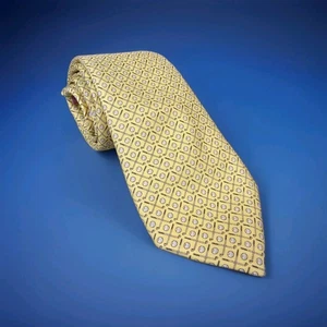 VINEYARD VINES Men 100% Silk Necktie Yellow Golf & Balls Clubs USA Made Tie - Picture 1 of 7