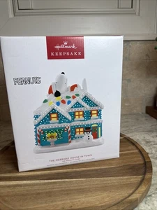 Hallmark QFM3353 The Merriest House in Town Tabletop Ornament - Green/Red/White - Picture 1 of 6