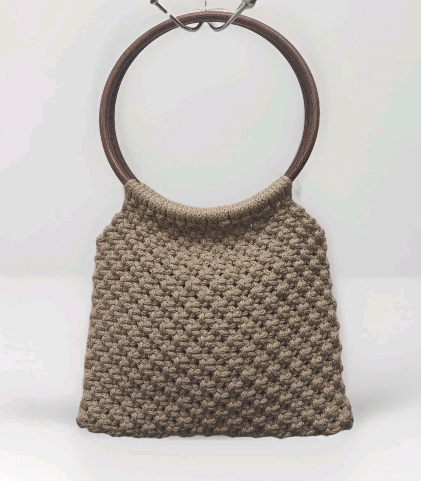 Bolso de hombro vintage de macramé hecho a mano de los años 70 con asas circulares de aspecto de madera grande  Foto 1 de 4