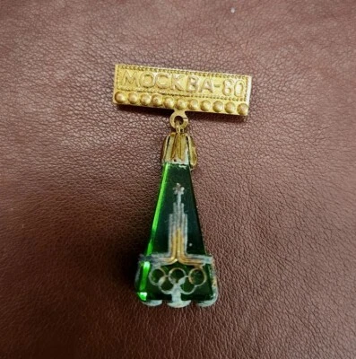 W@W! Rare Vintage Mockba 80 Olympics Pin Moscow Russia 1980 Gold Green USSR - Image 1 of 4