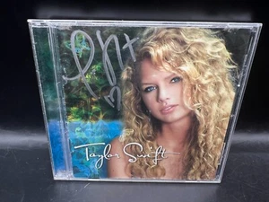 Taylor Swift Signed Autograph 1st Silver Rookie Auto Debut CD Album Booklet - Picture 1 of 5