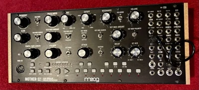 Moog Mother-32 Semi-Modular Analog Synthesizer + Decksaver / Flat - MIDI Cable - Bild 1 von 4