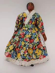 8 Zoll ethnische handgefertigte Vintage Puppe von Carmita Blumenkleid bemalt Holz Sammlerstück - Bild 1 von 7