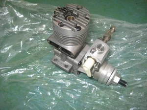 Motor Enya 40 2 piezas 2 ciclos usado con silenciador de escape y caja Japón ZZG - Imagen 1 de 9