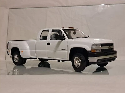 Chevrolet Silverado 3500 Duramax escala 1:18 diésel 6,6 doble diecast modelo coche  Foto 1 de 4