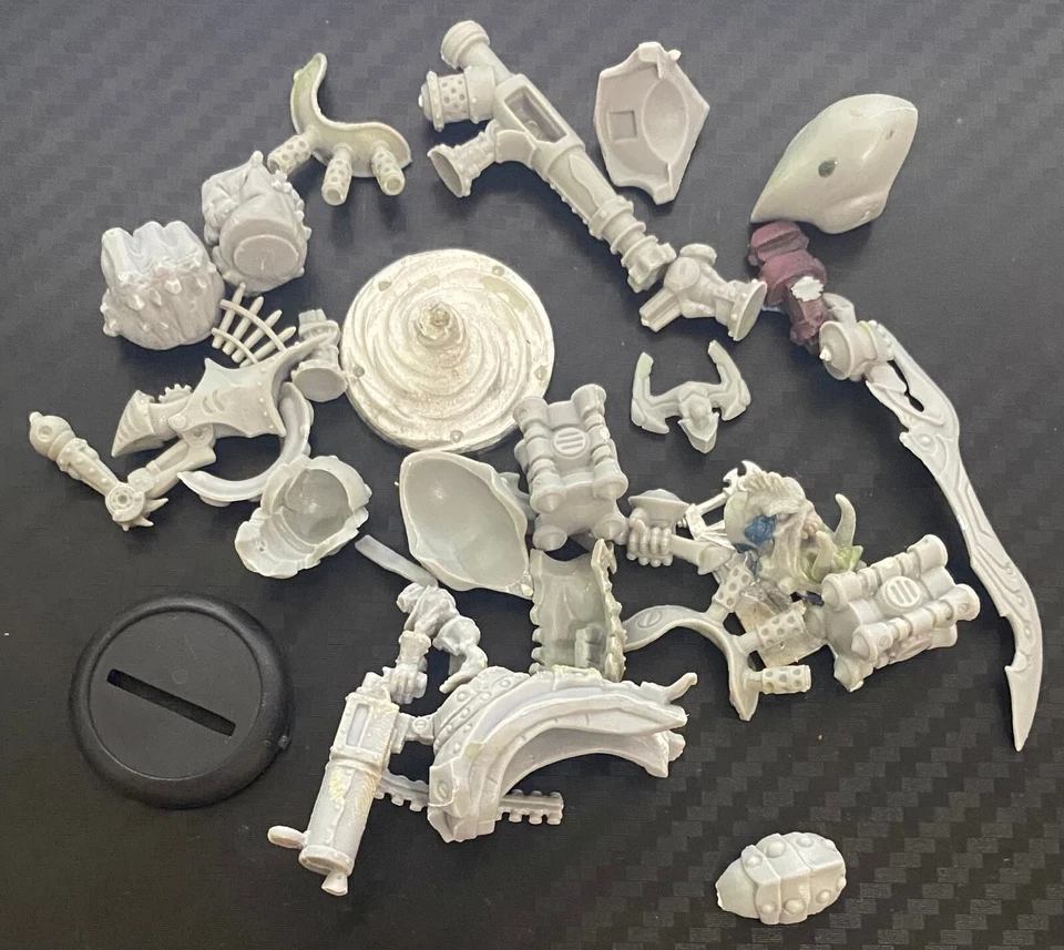 privateer press- warmachine - assorted spare parts, used. (1) - Image 1 of 1