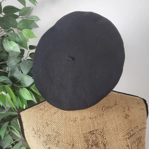 Vintage 60s Casa Yustas Madrid Black Hat Classic Black Beret 100% Wool - Picture 1 of 9