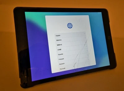 Apple iPad 9 2021 (10,2") 64 GB Wi-Fi - Space Grau - Deckglas beschädigt - Bild 1 von 4