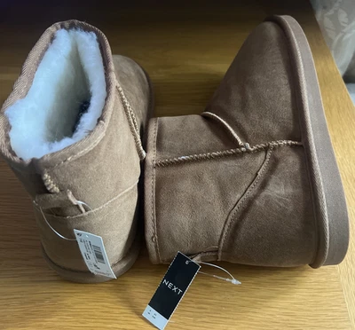 BNWT NEXT 'SIGNATURE RANGE' TAN SUEDE BOOT SLIPPERS SIZE 8 UK (42 EUR) RRP £38 - Image 1 of 4