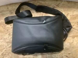 Koolertran wasserdichte Sling Bag mit USB Ladeanschluss. (RW) - Bild 1 von 3