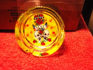 SKULLS LOVE CIGARETTE ASHTRAY - Picture 1 of 1