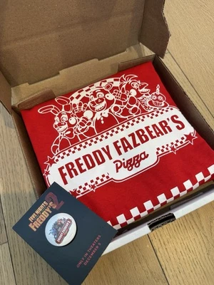 Camiseta, prendedor y caja de pizza de 10” Freddy Fazebear “Five Nights At Freddy 2” ENVÍO RÁPIDO Foto 1 de 4