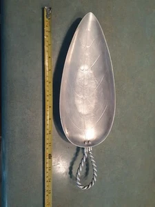Vintage BW BUENILUM Aluminum Leaf-shaped Serving Dish Tray Rest with Handle - Picture 1 of 5