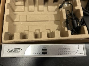 Dispositivo de seguridad de red SonicWall TZ215 Firewall VPN 6 puertos - Imagen 1 de 5