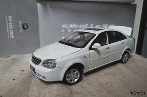 Coche miniatura Buick Execelle 1/18 blanco - Imagen 1 de 6