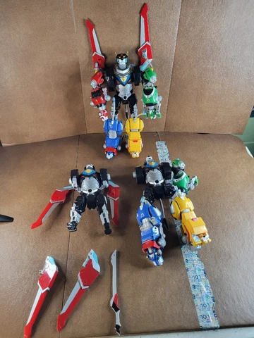 2017 Voltron Legendary Defender 16” 5 Lions Near Complete comes with extra Cover