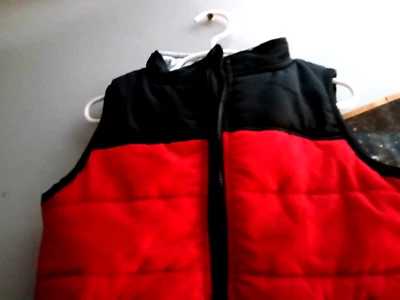 Chaleco acolchado rojo y negro cuartel general para niños talla 4-5 Foto 1 de 4