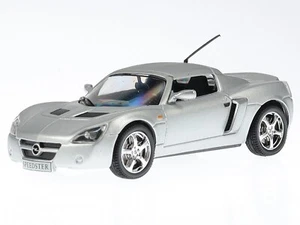 Opel Speedster 2003 silver diecast model car in acrylic show case Eaglemoss 1:43 - Picture 1 of 4