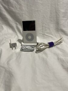 Apple iPod Video Classic 5th Bundle Generation 30GB - White Working Stand Cord